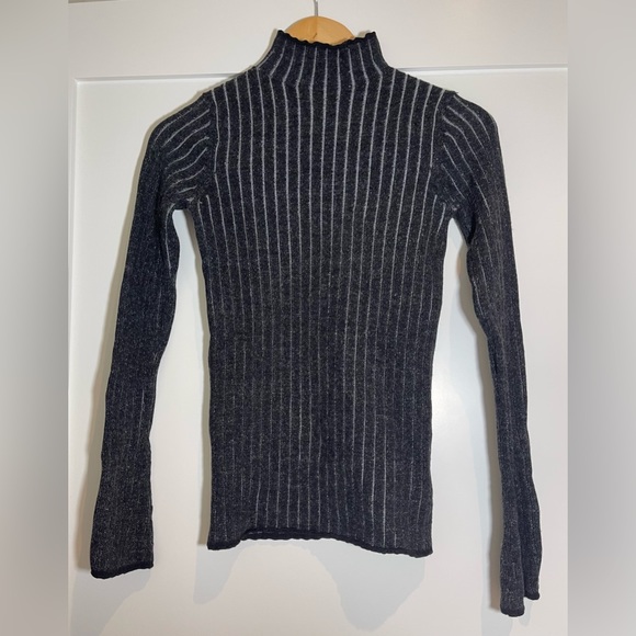 Aritzia Wilfred - Women’s turtle neck long sleeve - Picture 1 of 5